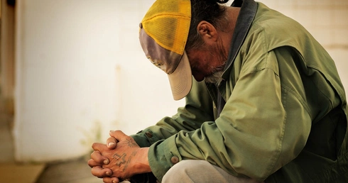 Zostań w domu. "Ale ja nie mam domu..."