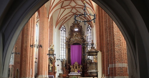 Katedra odsłonięta