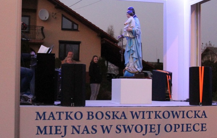 Samochodowa podróż Jezusa i Maryi w Witkowicach