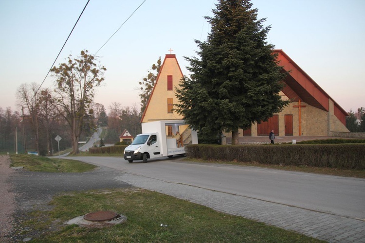 Samochodowa podróż Jezusa i Maryi w Witkowicach