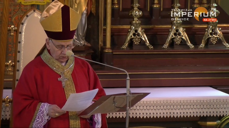 Katedra gliwicka. Niedziela Palmowa z pustymi ławkami 