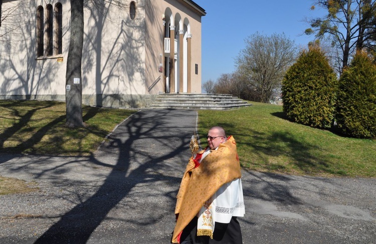 Błogosławieństwo Najświętszym Sakramentem spod krzyża na Kaplicówce