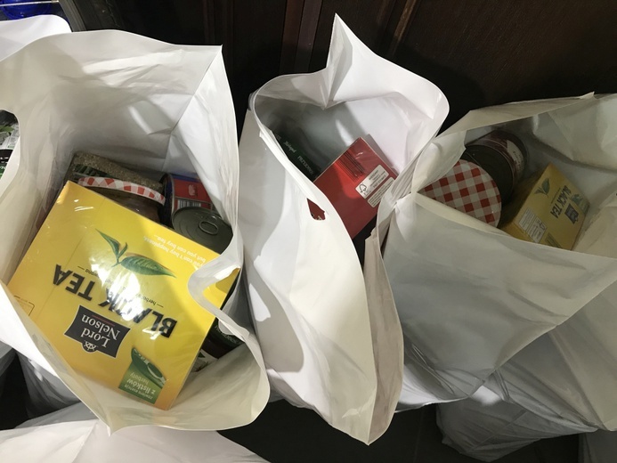 130 paczek dla seniorów w Głogowie