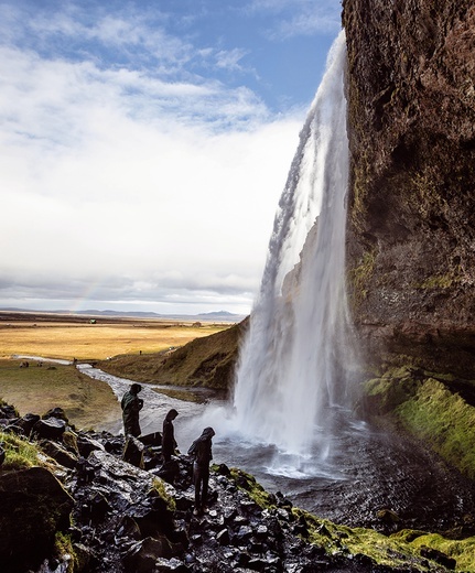 Turyści przy wodospadzie Seljalandsfoss.  
12.10.2018 Islandia