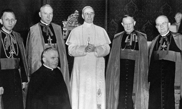 KGB musiało mieć agentów w środowisku watykańskich dyplomatów. To oni informowali o rozmowach, jakie w Watykanie prowadził kard. Wyszyński. Na zdjęciu: audiencja u Piusa XII w 1957 r.