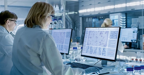 Naukowcy próbują wykorzystać wirusy do walki z bakteriami albo jako nośniki dostarczające leki bezpośrednio  do chorych komórek.