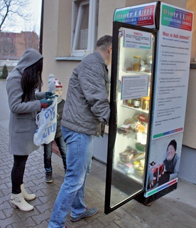 Niewykorzystaną żywność można przekazać potrzebującym, korzystając np. z jadłodzielni.