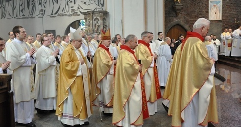 Trwajmy razem, w jedności, przed Panem na kolanach