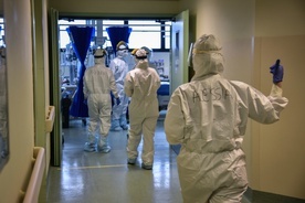 Włochy: Zmarły 542 osoby zakażone koronawirusem