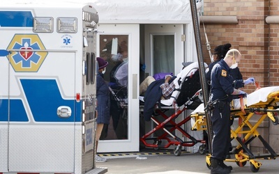 W Nowym Jorku więcej osób zmarło na koronawirusa niż w ataku na WTC