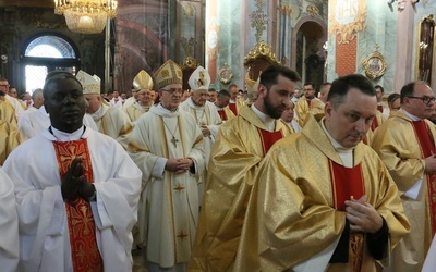 W Wielki Czwartek ubiegłego roku katedrę licznie wypełnili kapłani.