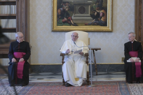 Papież do kapłanów: Błagajmy o miłosierdzie dla ludu i dla świata
