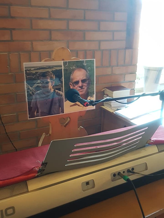 Tychy-Mąkołowiec. Zdjęcia parafian w kaplicy