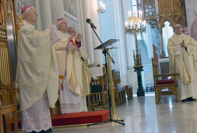 Radom. Msza Krzyżma Świętego