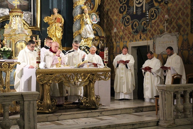 Liturgii Wielkiego Czwartku w konkatedrze przewodniczył bp Piotr Greger.