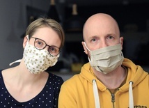 Lekarze Wojciech i Šárka Soleccy zainicjowali projekt Maska Polka i zapraszają do tworzenia maskomatów.