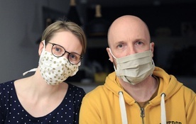 Lekarze Wojciech i Šárka Soleccy zainicjowali projekt Maska Polka i zapraszają do tworzenia maskomatów.