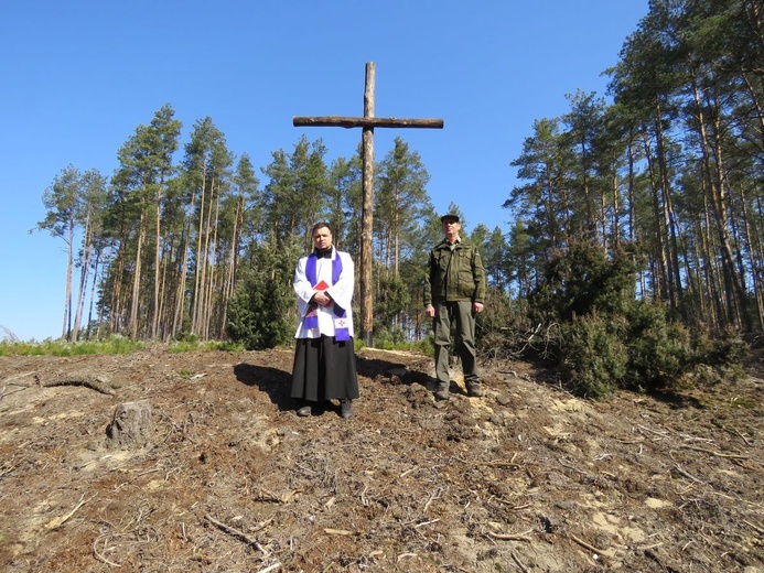 Leśna Droga krzyżowa