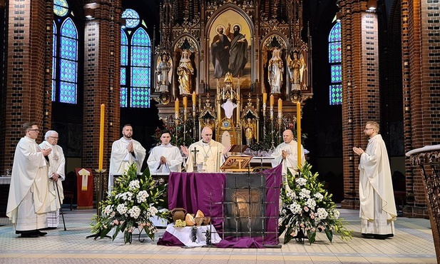 Bp Andrzej Iwanecki: Tęsknimy za wspólnotą, za spotkaniem