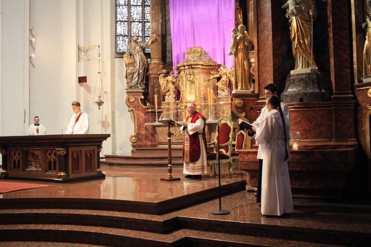 Liturgia Męki Pańskiej w katedrze opolskiej AD 2020