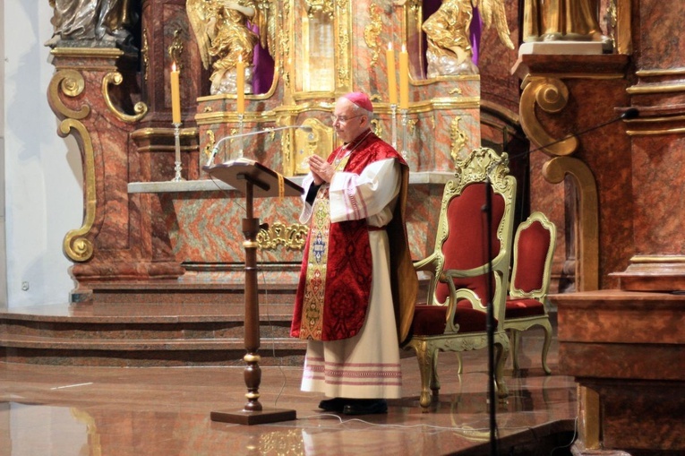 Liturgia Męki Pańskiej w katedrze opolskiej AD 2020
