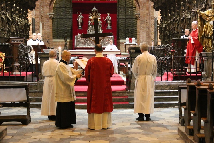 Wielki Piątek w katedrze wrocławskiej