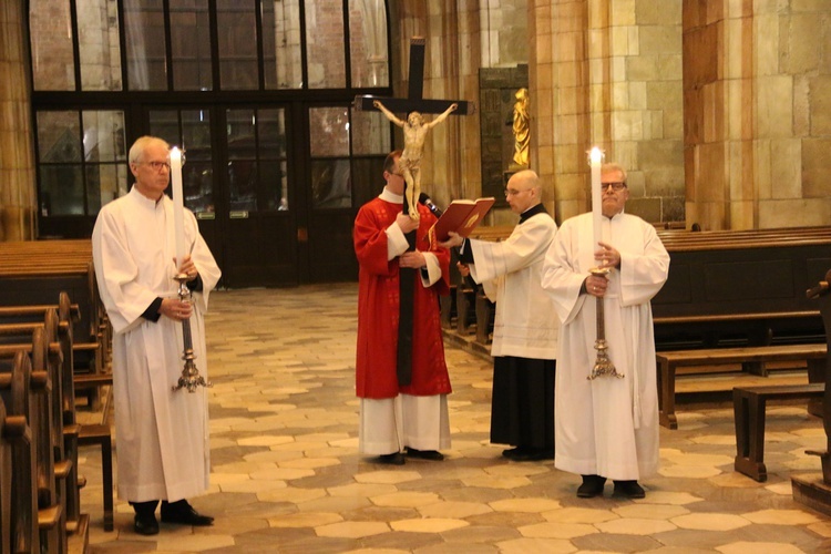 Wielki Piątek w katedrze wrocławskiej