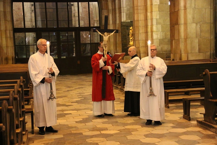 Wielki Piątek w katedrze wrocławskiej