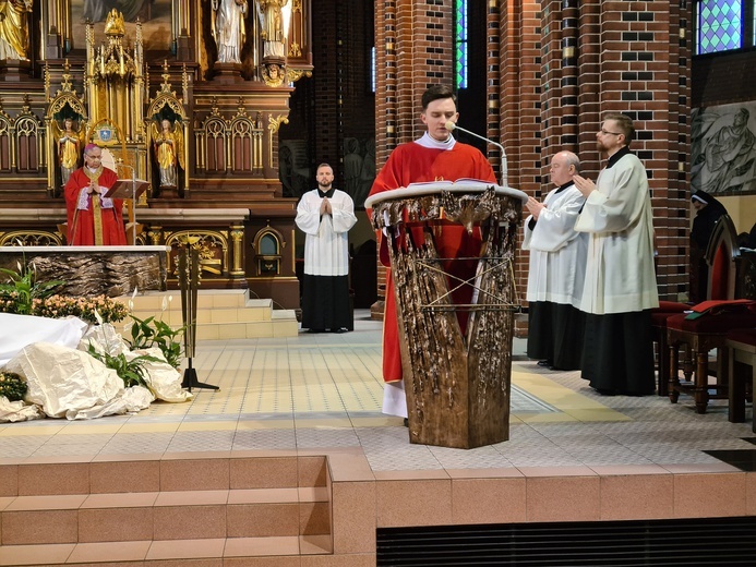 Wielki Piątek w gliwickiej katedrze - cz. 2