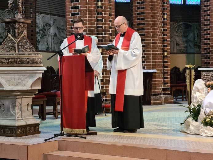 Wielki Piątek w gliwickiej katedrze - cz. 2