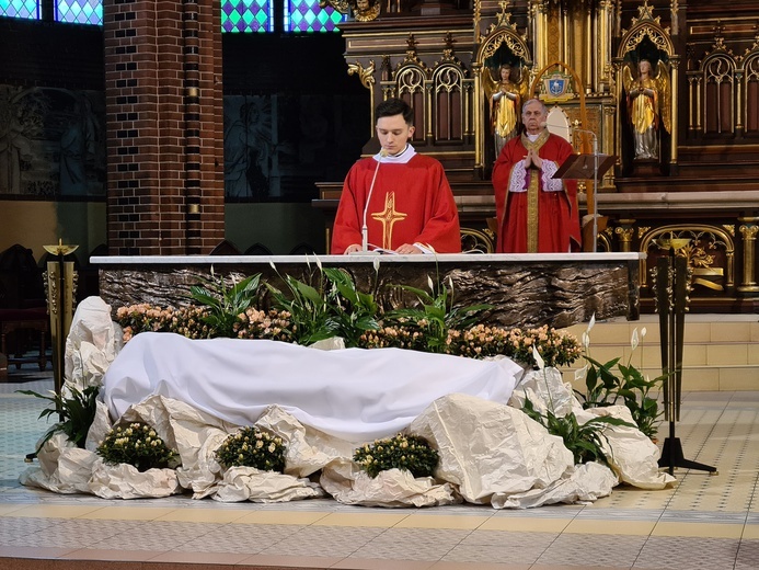 Wielki Piątek w gliwickiej katedrze - cz. 2