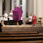 Liturgia Męki Pańskiej w katowickiej katedrze.