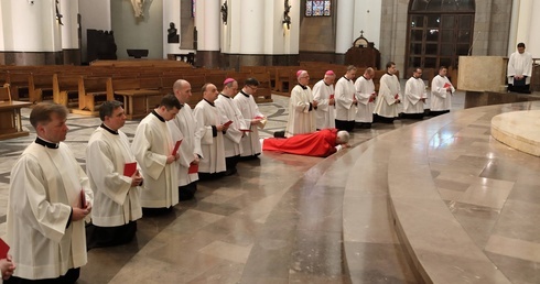 Liturgia Męki Pańskiej w katowickiej katedrze.