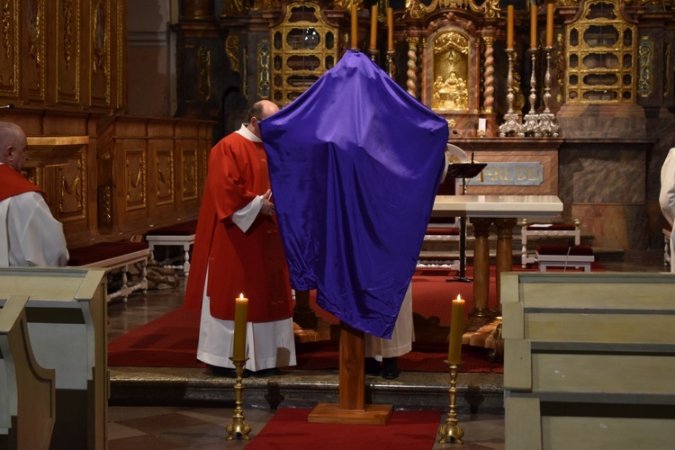 Liturgia Wielkiego Piątku w Paradyżu