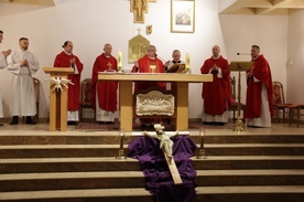 Metropolita gdański przewodniczył w Wielki Piątek Liturgii Męki Pańskiej.