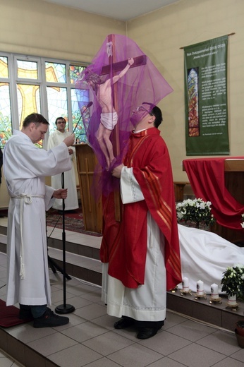 Liturgia Wielkiego Piątku u Franciszkanów