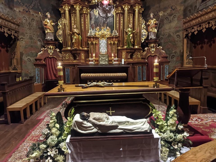 Pielgrzymka do grobów Pańskich w kościołach diecezji tarnowskiej