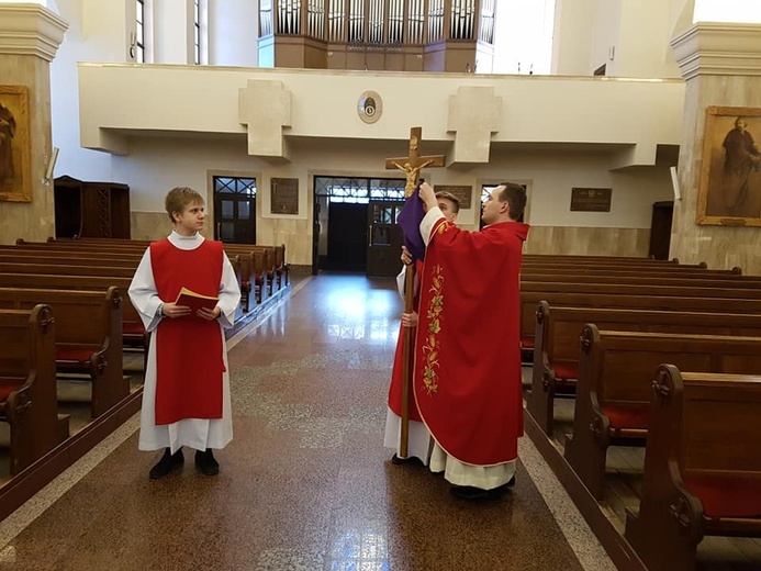 Wielki Piątek w parafii pw. Pierwszych Męczenników Polski w Gorzowie