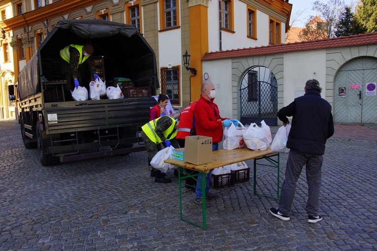 Wrocławska Caritas przygotowała 500 paczek świątecznych