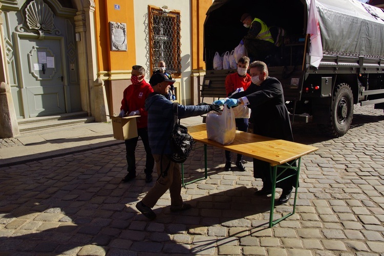 Wrocławska Caritas przygotowała 500 paczek świątecznych