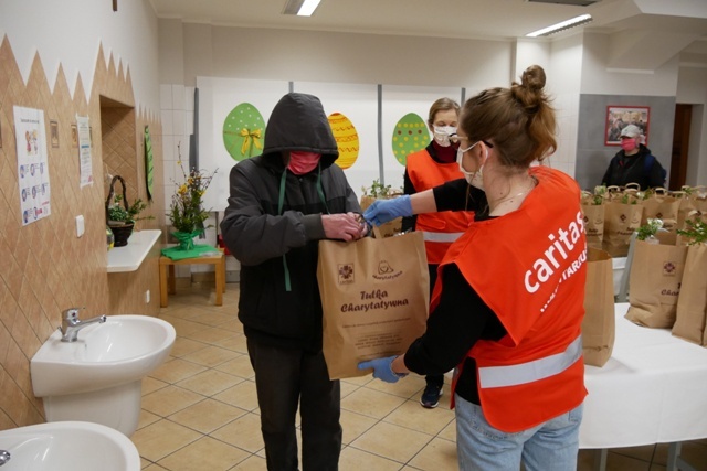 Wielkanocne spotkanie dla potrzebujących