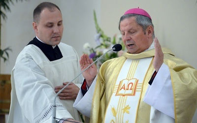 Ks. Tomasz Herc jest liturgistą, osobistym sekretarzem bp. Henryka Tomasika.