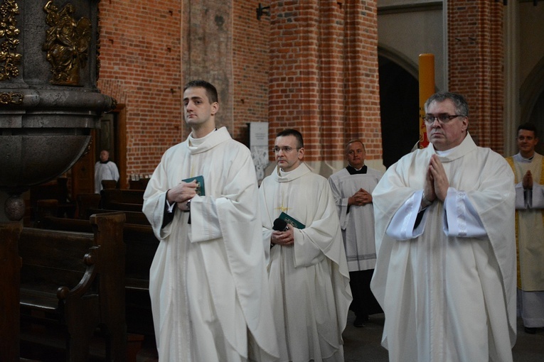Wigilia Paschalna w katedrze opolskiej