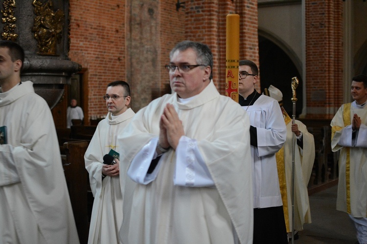 Wigilia Paschalna w katedrze opolskiej