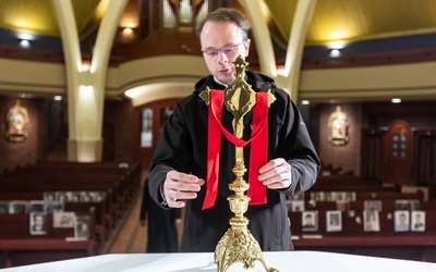 Tychy. Wigilia Paschalna w pustym kościele