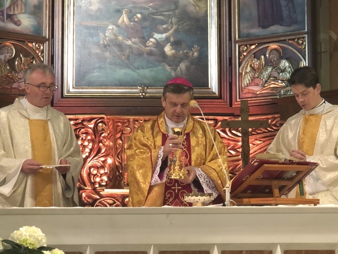 Eucharystię koncelebrowali duszpasterze parafii katedralnej