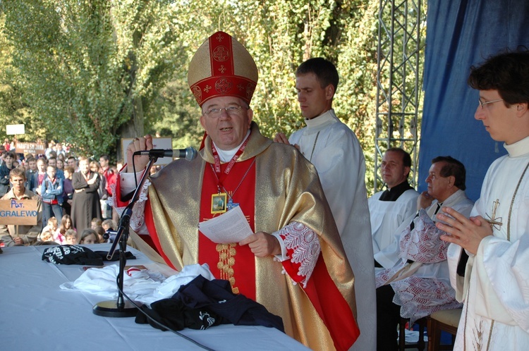 Posługa bp. Romana Marcinkowskiego w dziennikarskim obiektywie