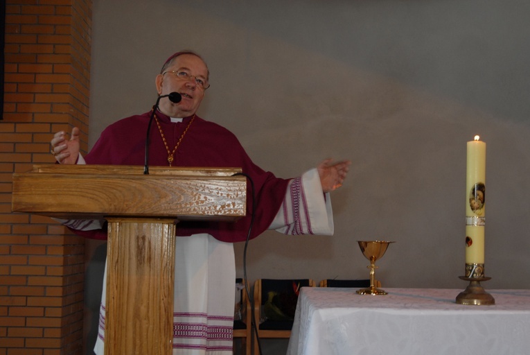 Posługa bp. Romana Marcinkowskiego w dziennikarskim obiektywie