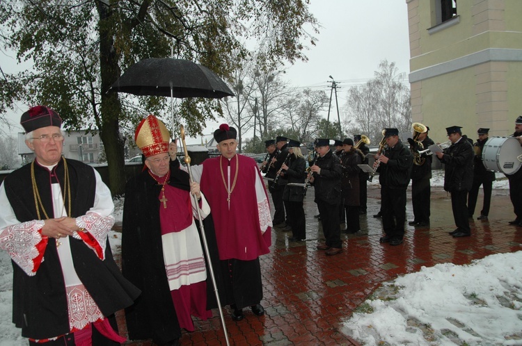 Posługa bp. Romana Marcinkowskiego w dziennikarskim obiektywie