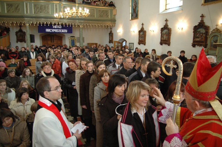 Posługa bp. Romana Marcinkowskiego w dziennikarskim obiektywie